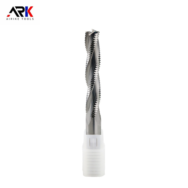 Uma fresa para carpintaria com canal espiral ou reto é melhor para aparar bordas?